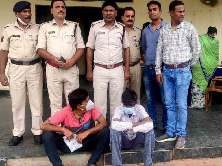 20-लाख-की-ब्राउन-शुगर-समेत-2-गिरफ्तार-2-arrested-including-brown-sugar-worth-20-lakhs-768x576